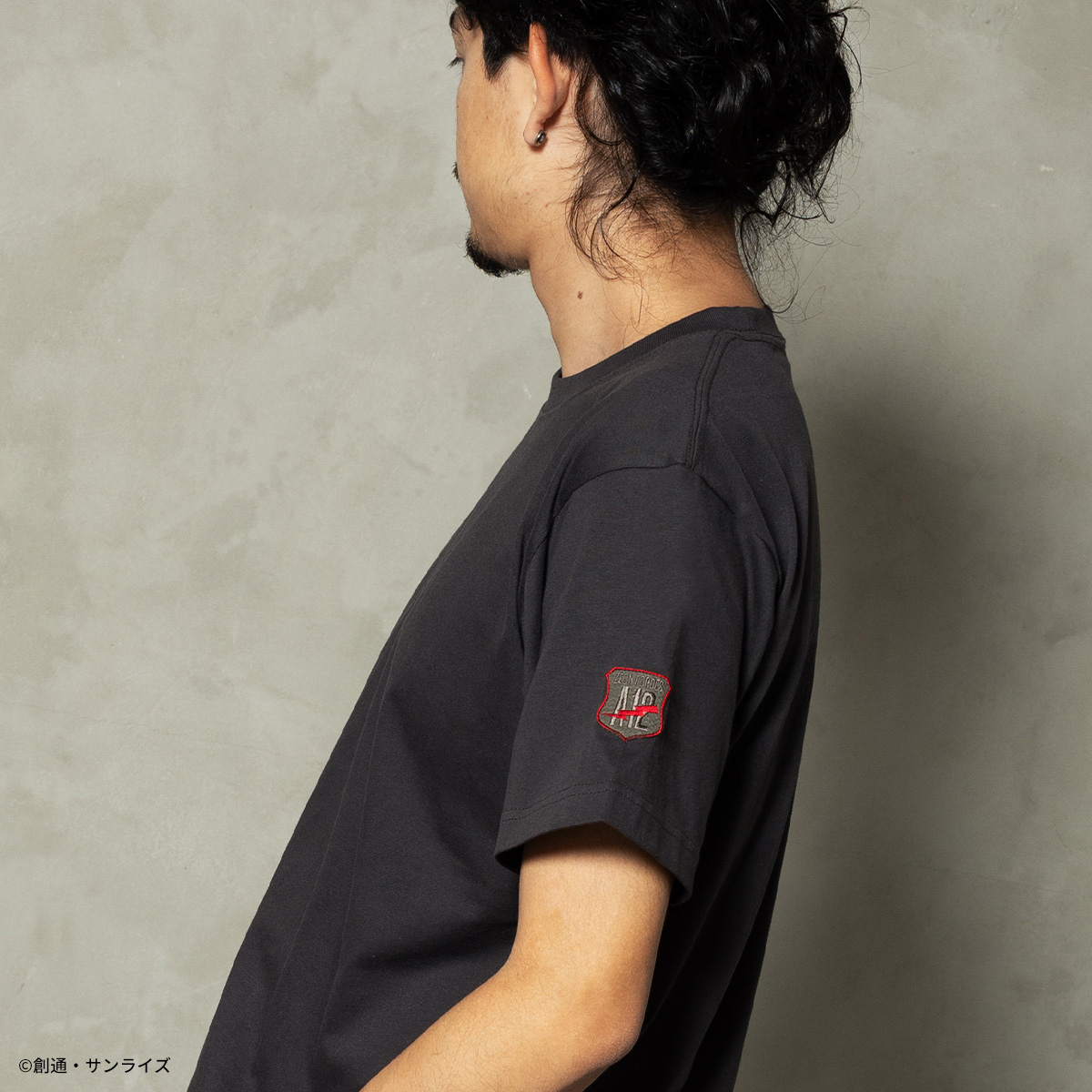 STRICT-G.ARMS『機動戦士ガンダム』ワッペン付Tシャツ RED COMETワンポイント