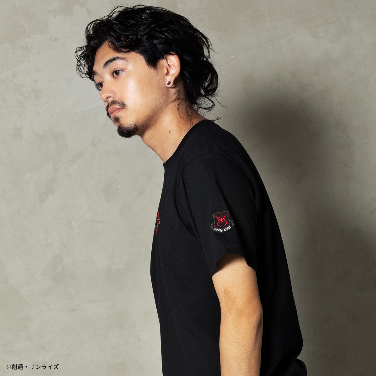STRICT-G.ARMS『機動戦士ガンダム』ワッペン付Tシャツ RED COMETライン
