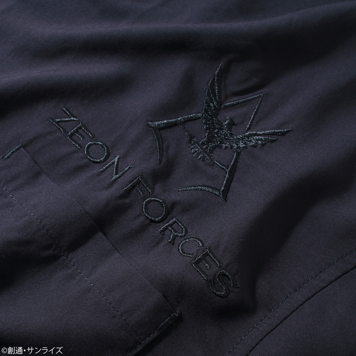 STRICT-G『機動戦士ガンダム』レーヨン刺繍シャツ MS-06S シャア専用ザクII