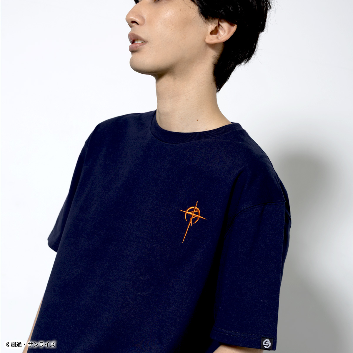 STRICT-G『機動戦士ガンダム 閃光のハサウェイ キルケーの魔女』刺繍Tシャツ Ξ(クスィー)ガンダム