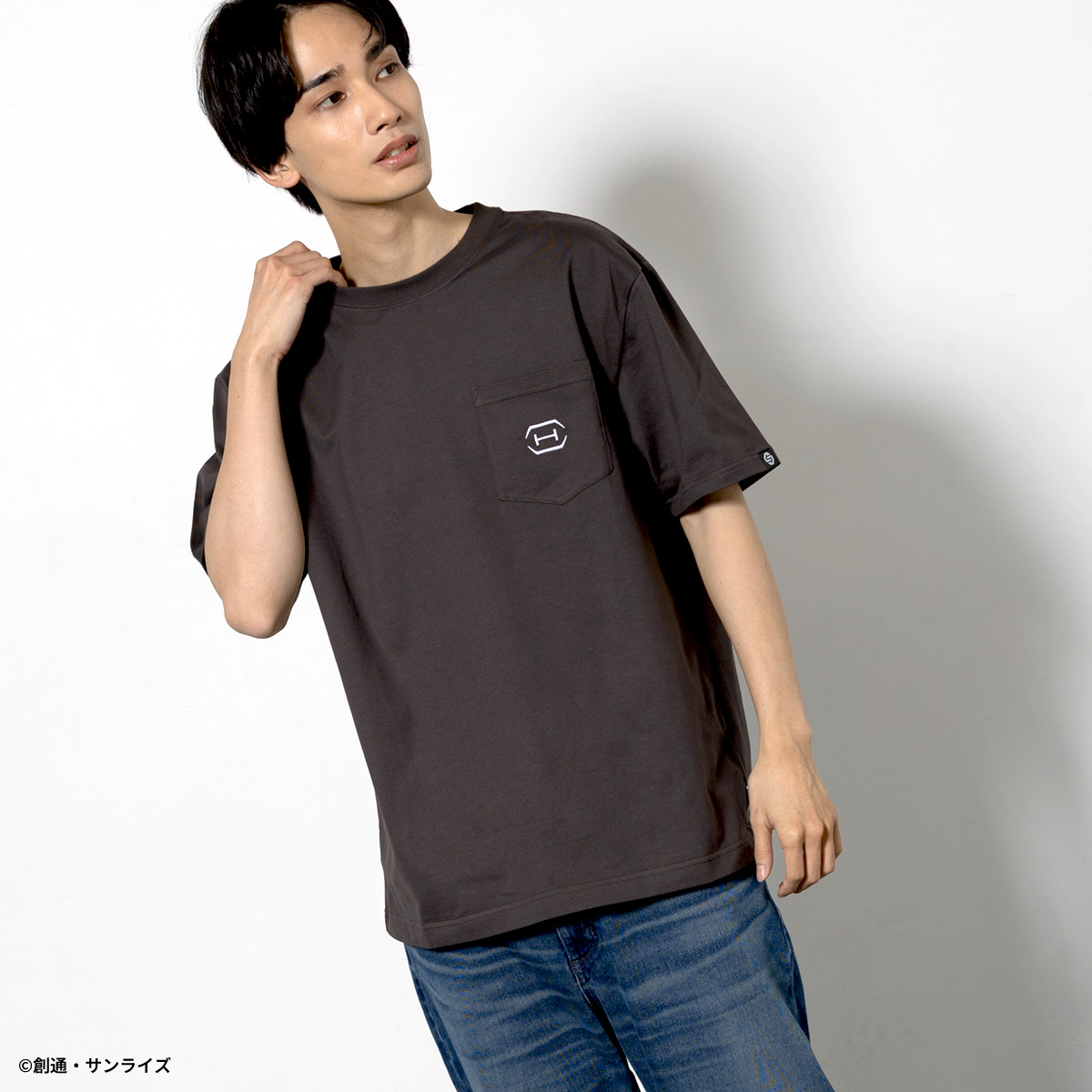 STRICT-G BASIC『機動戦士ガンダム 閃光のハサウェイ キルケーの魔女』ポケット付き刺繍Tシャツ Ξ(クスィー)ガンダム スミクロ