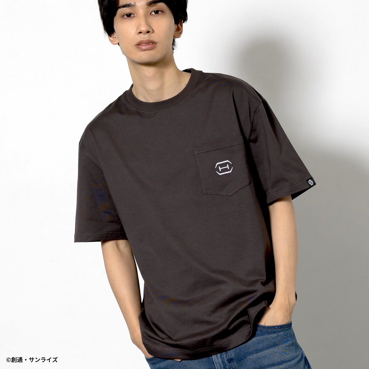 STRICT-G BASIC『機動戦士ガンダム 閃光のハサウェイ キルケーの魔女』ポケット付き刺繍Tシャツ Ξ(クスィー)ガンダム スミクロ