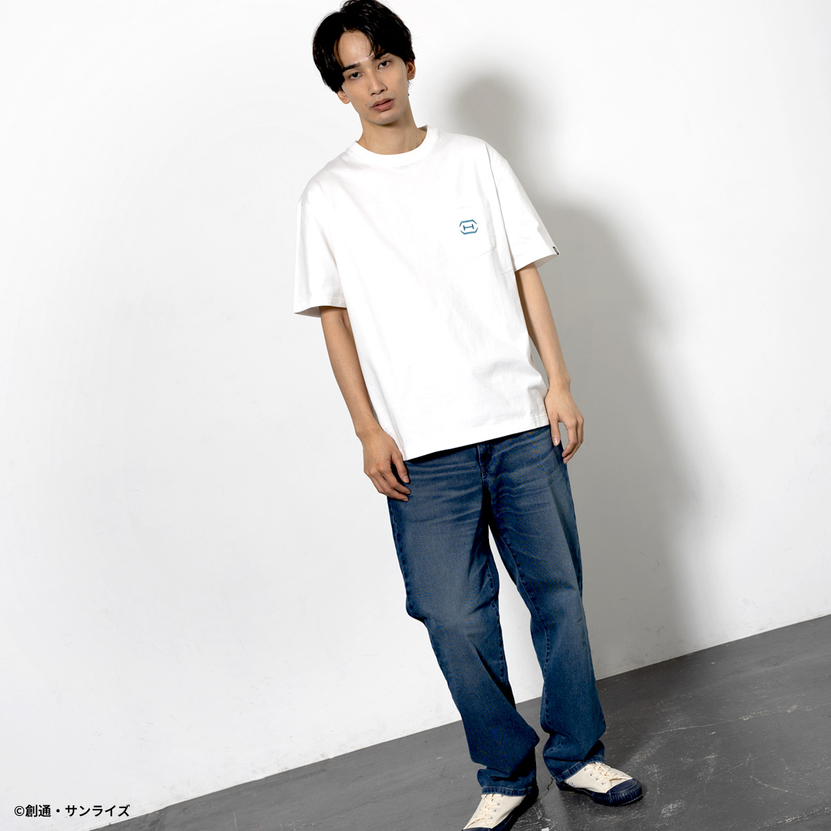 STRICT-G BASIC『機動戦士ガンダム 閃光のハサウェイ キルケーの魔女』ポケット付き刺繍Tシャツ Ξ(クスィー)ガンダム ホワイト