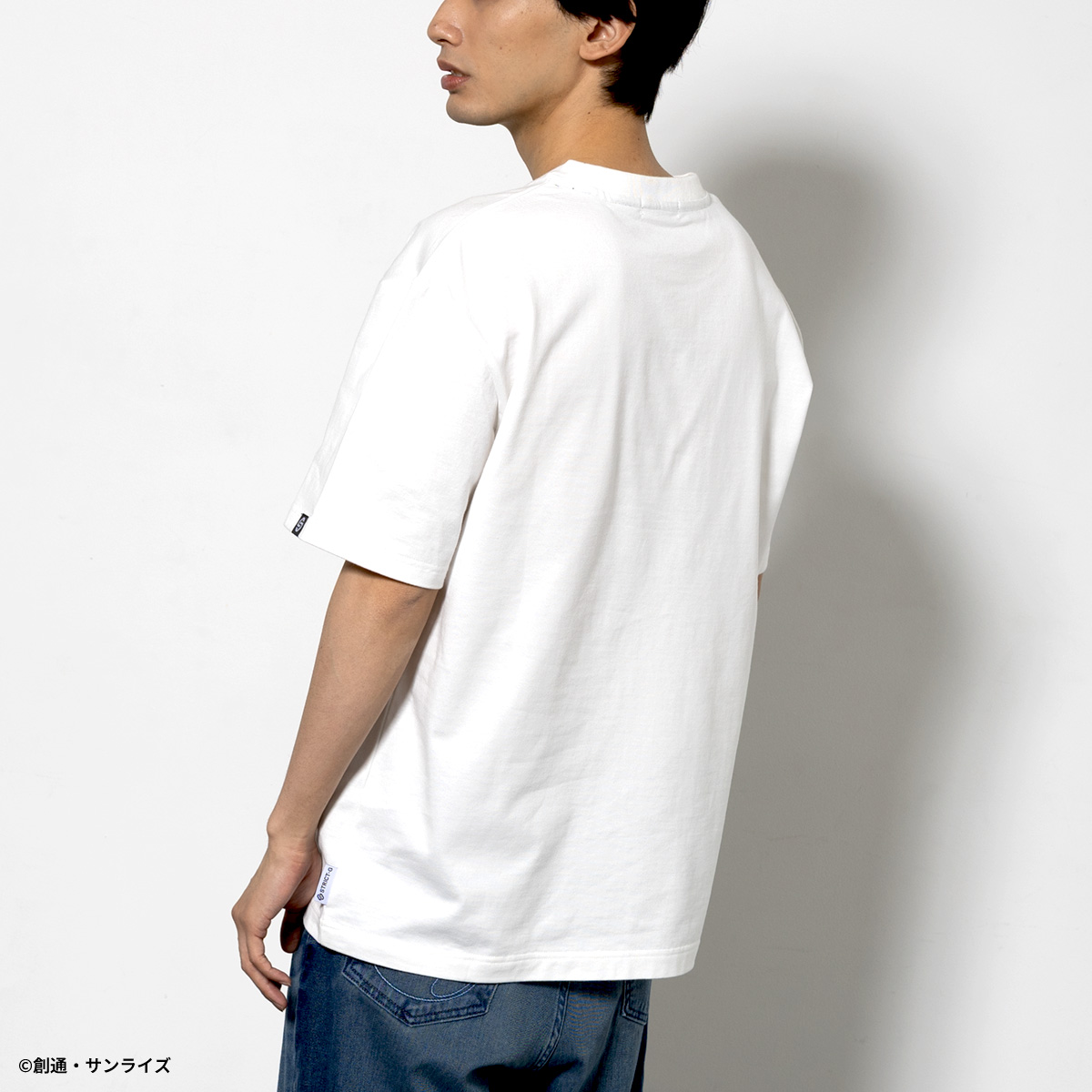 STRICT-G BASIC『機動戦士ガンダム 閃光のハサウェイ キルケーの魔女』ポケット付き刺繍Tシャツ Ξ(クスィー)ガンダム ホワイト