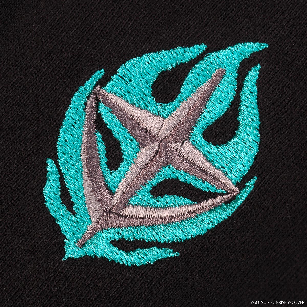 STRICT-G×ホロライブプロダクション 刺繍Tシャツ 輪堂千速エンブレム【機動戦士ガンダムUC Ver.】