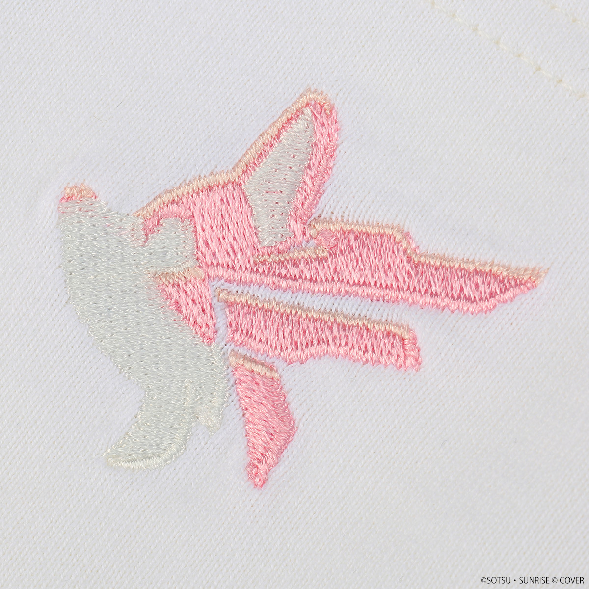 STRICT-G×ホロライブプロダクション 刺繍Tシャツ 博衣こより エンブレム【機動戦士ガンダムSEED Ver.】