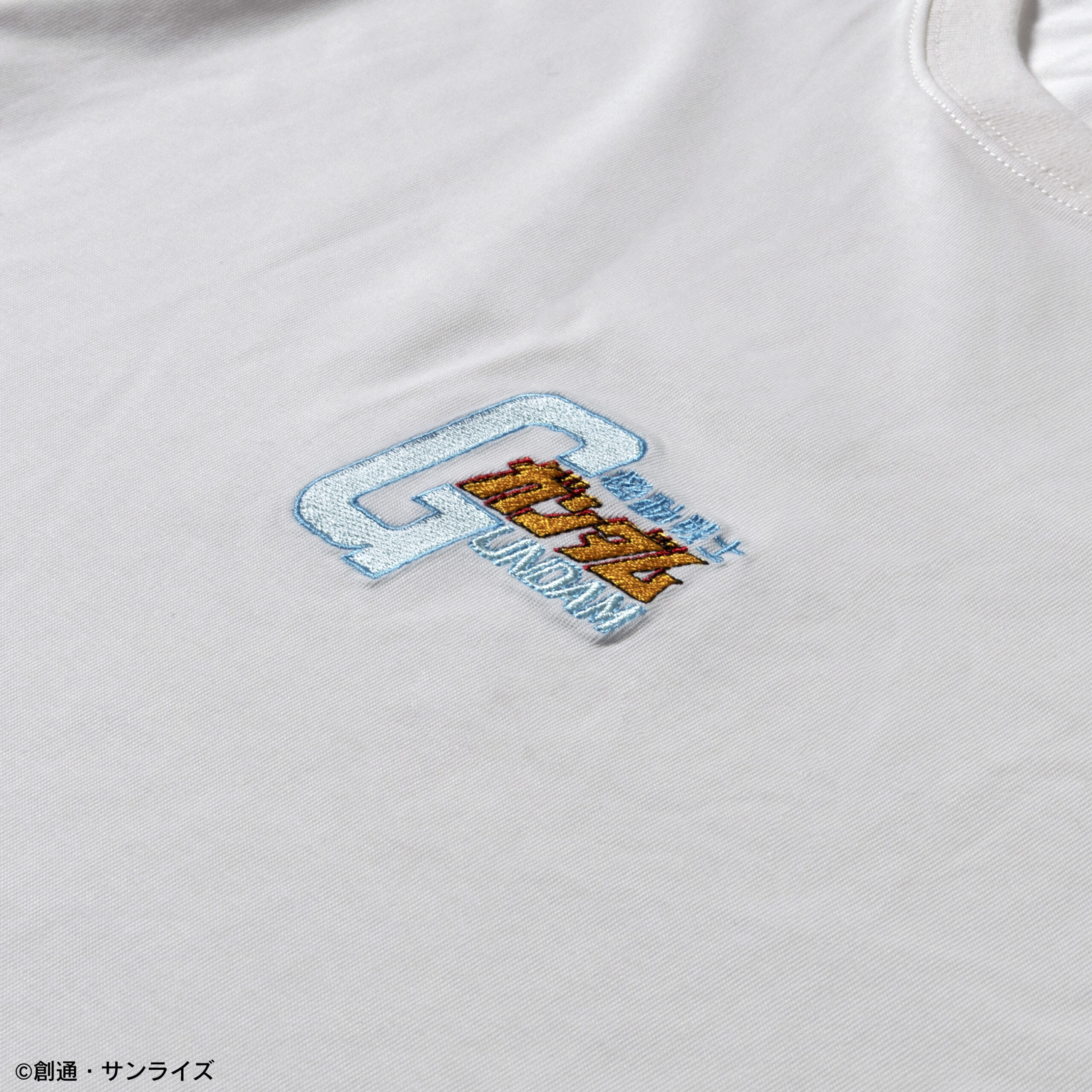 STRICT-G BASIC『機動戦士ガンダム』タイトルロゴ刺繍Tシャツ ホワイト